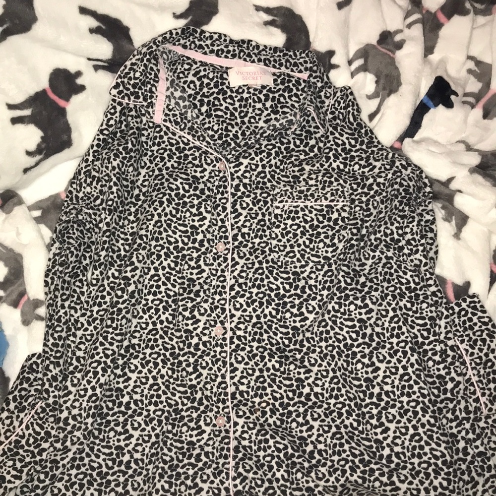 MUST GO ASAP VS SLEEP SHIRT